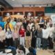 Groupe étudiant et personnel du Cégep au café étudiant